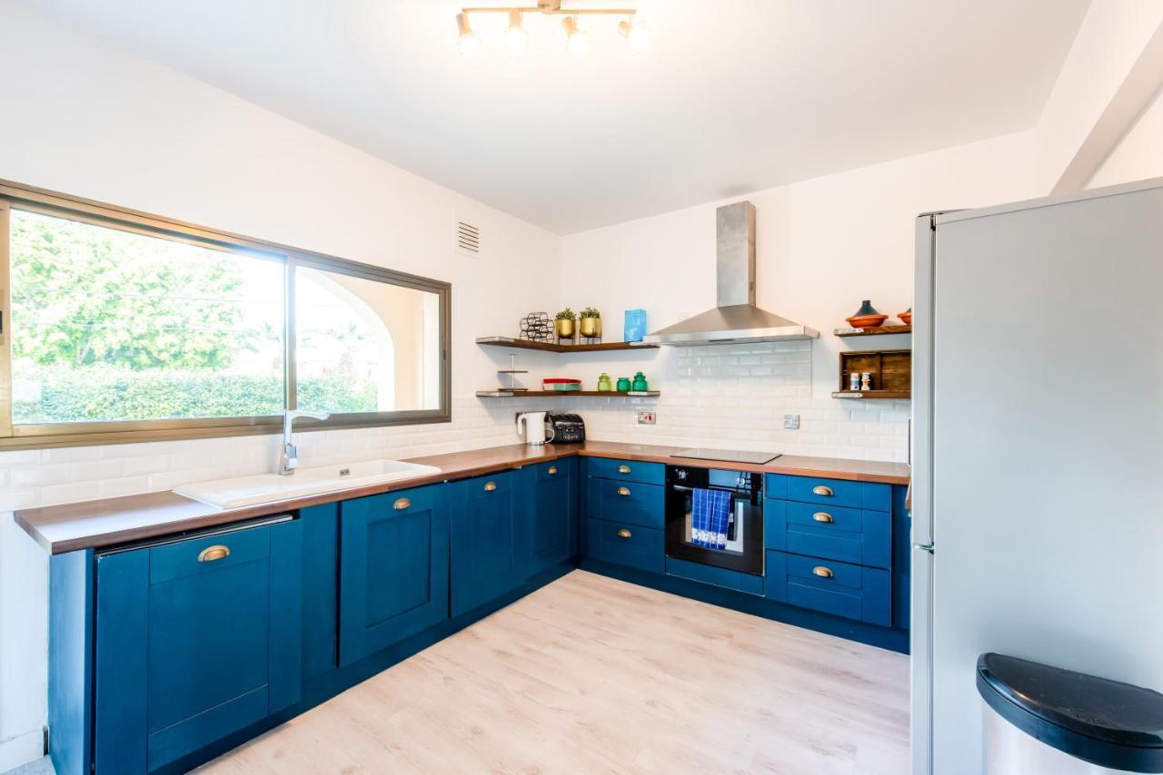Sun City Apartment Limassol Bagian luar foto